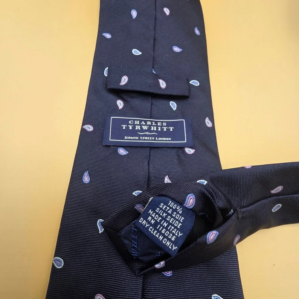 Charles Tyrwhitt Mens Silk Tie Navy Blue Micro Paisley Made in Italy 3.25